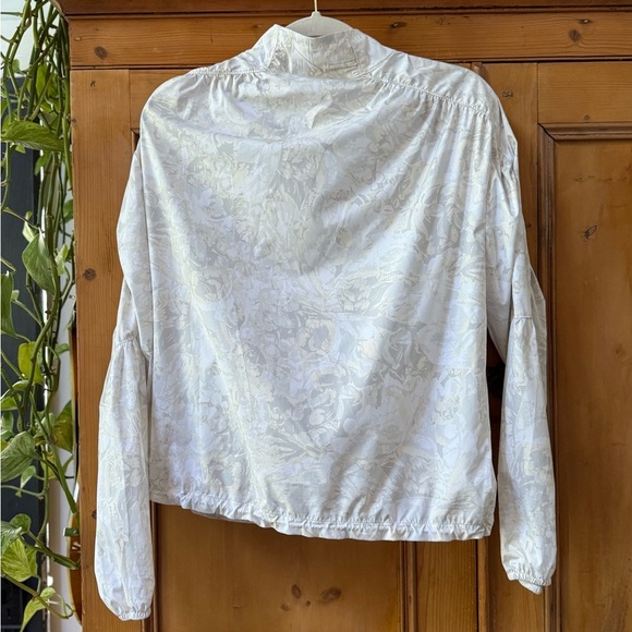 Zella Rec Room Floral Print Jacket In White Multi Elizabeth Floral - Picture 7 of 9